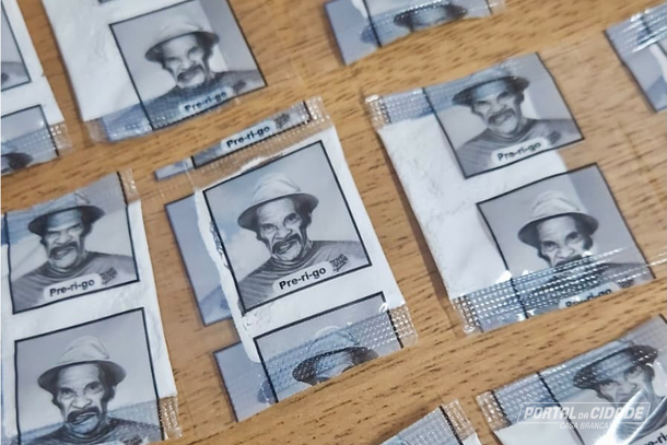 Coca&iacute;na com imagem do Seu Madruga &eacute; apreendida perto de gin&aacute;sio em Palmeiras