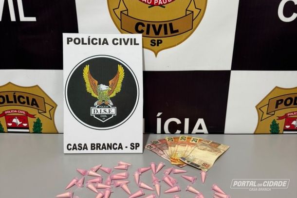 Flagrante: por&ccedil;&otilde;es de coca&iacute;na e dinheiro proveniente do tr&aacute;fico foram apreendidos pela DISE