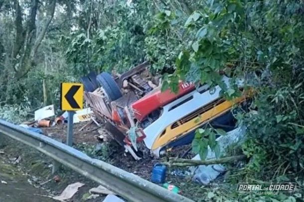  Minist&eacute;rio do Trabalho investiga acidente com &ocirc;nibus de trabalhadores rurais na SP-215