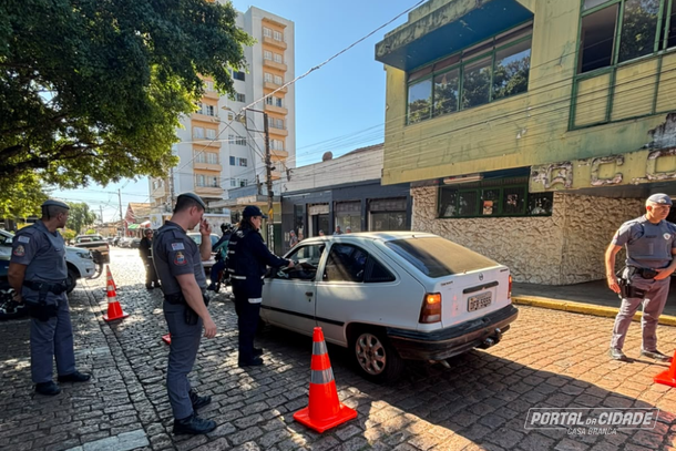 Opera&ccedil;&atilde;o Dire&ccedil;&atilde;o Segura fiscaliza 567 condutores em Casa Branca