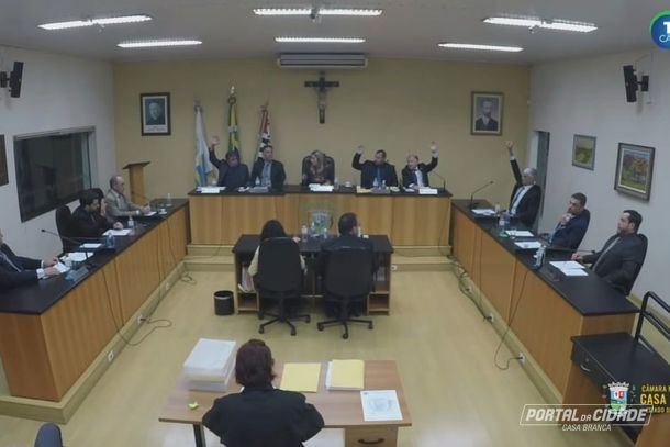 Empate na C&acirc;mara mant&eacute;m veto e derruba projeto sobre pontos de &ocirc;nibus