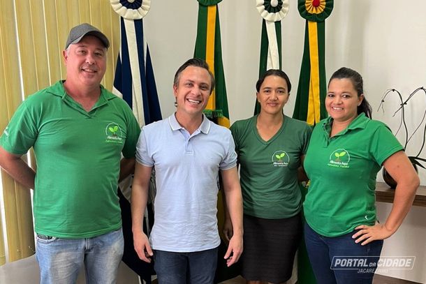 Lisandro, Prefeito Marcelo Palhares, Camila e Karolina no Gabinete