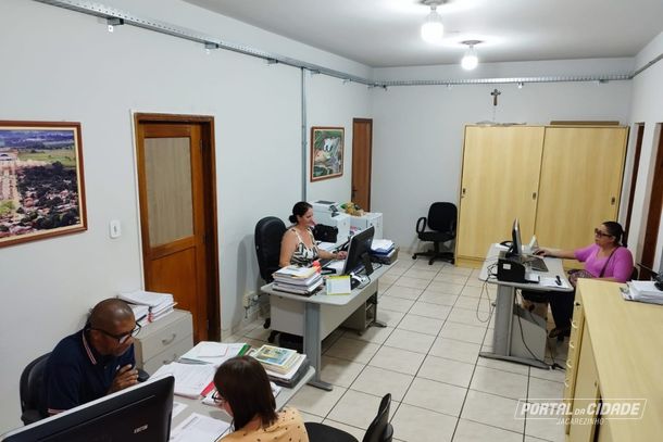 Canaletas como essas, na Secretaria Municipal de Planejamento, est&atilde;o sendo instaladas em toda a Prefeitura