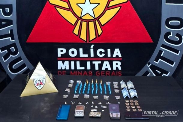 🚔 A Pol&iacute;cia Militar apreendeu drogas e materiais utilizados no tr&aacute;fico durante uma opera&ccedil;&atilde;o realizada no bairro Vila Aparecida, em Ouro Preto.