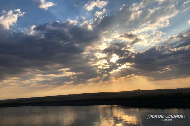  As temperaturas m&aacute;ximas se mant&eacute;m acima dos 30&deg;C.