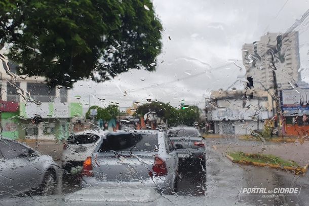 Segundo o Sistema de Tecnologia e Monitoramento Ambiental do Paran&aacute; (Simepar), o tempo fica abafado no Estado, favorecendo o desenvolvimento de chuvas.