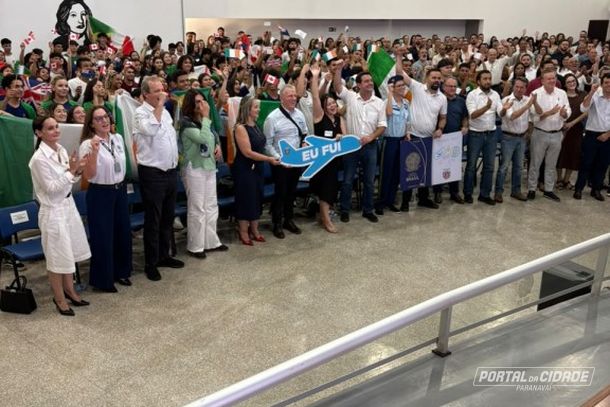O encontro tamb&eacute;m contou com a presen&ccedil;a de pais, secret&aacute;rios municipais, diretores de escolas e outros representantes da educa&ccedil;&atilde;o de Paranava&iacute; e munic&iacute;pios da regi&atilde;o.