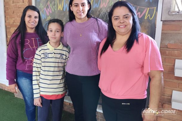 A monitora, Daniela Souza, Snayder, Suziane e Ana Paula
