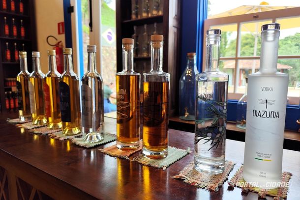 Garrafas com as bebidas produzidas na Mazuma Mineira