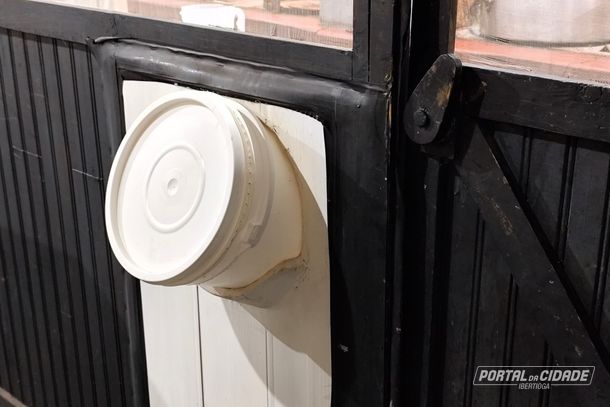 Por onde entra o leite de qualidade que ser&aacute; transformado em doces premiados do Vitoriano