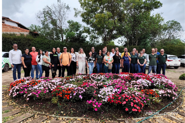 A turma toda reunida na cacha&ccedil;aria Velho Ferreira
