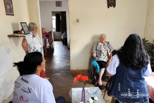 A entrevista de dona Lenita tamb&eacute;m foi acompanhada pela filha dela: Maria das Gra&ccedil;as Rodrigues, a Gracinha