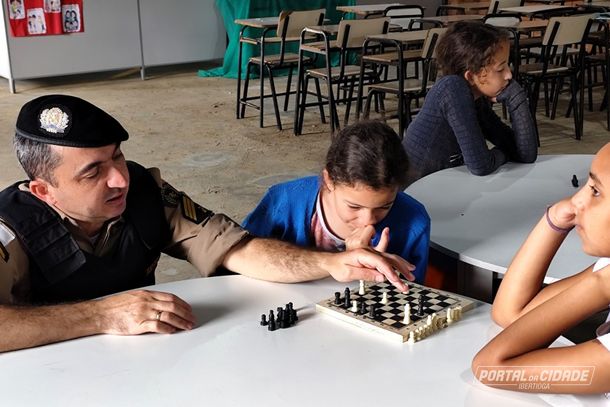 Zaneti mostra um movimento para as jogadoras