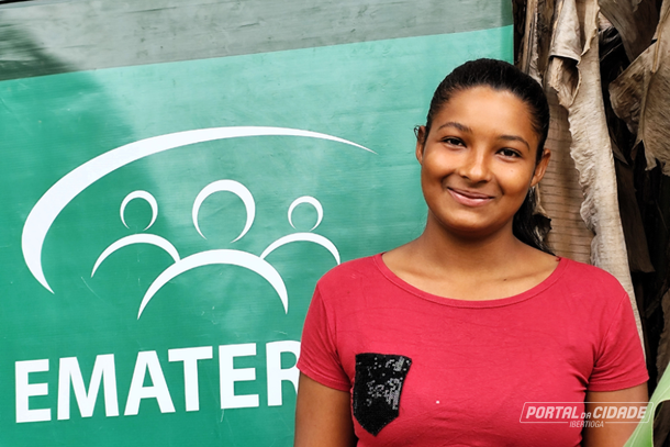 A jovem C&iacute;ntia de Jesus Machado Fonseca, de 18 anos, aprovada no projeto Futuro no Campo