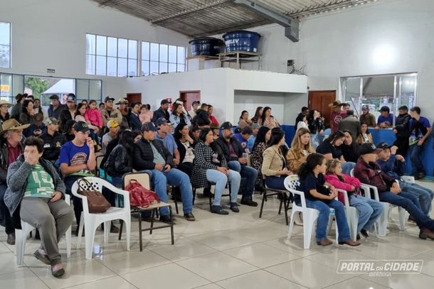 P&uacute;blico na Casa do Produtor, durante premia&ccedil;&atilde;o do Torneio Leiteiro