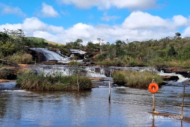 A beleza da cachoeira do Api&aacute;rio