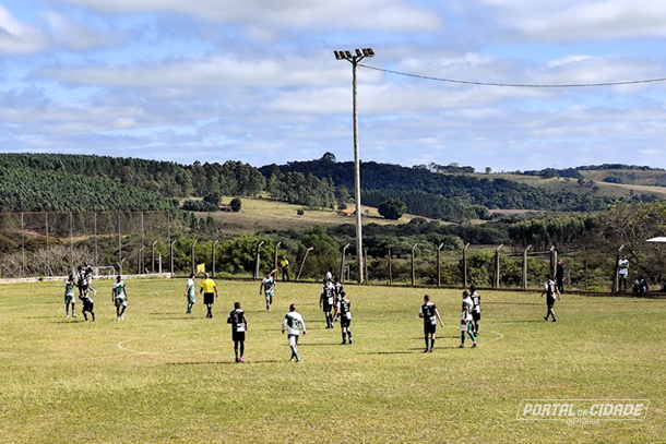 Campeonato de futebol amador em Ibertioga