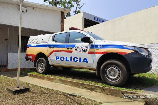 Viatura da Pol&iacute;cia Militar de Ibertioga