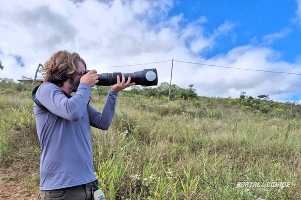 Samuel fotografa os p&aacute;ssaros