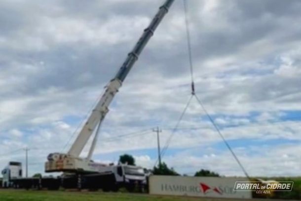 Motorista do Honda morreu no local, caminh&atilde;o foi retirado com guincho 