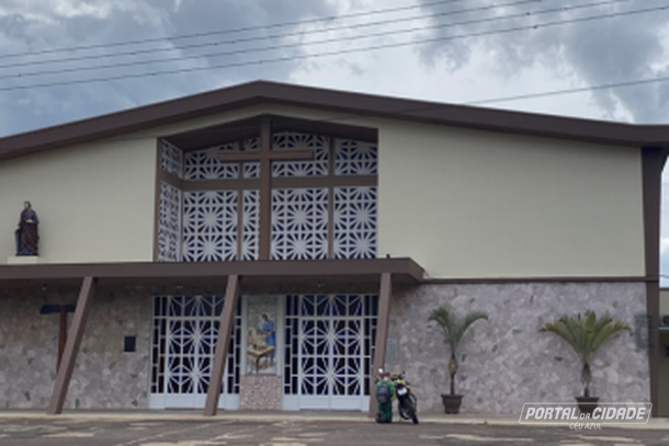 Igreja S&atilde;o Jos&eacute; Oper&aacute;rio- C&eacute;u Azul 