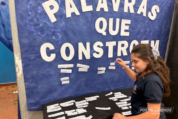 Feira pedag&oacute;gica do Centro Educacional Arca mobiliza 350 alunos