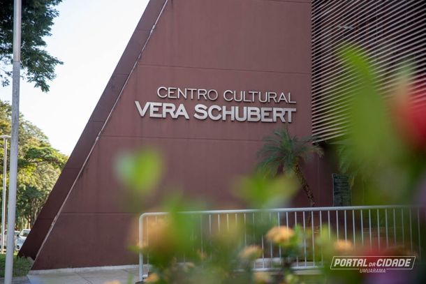 O Centro Cultural Vera Schubert de Umuarama fica localizado na avenida Rio Branco, 3633
