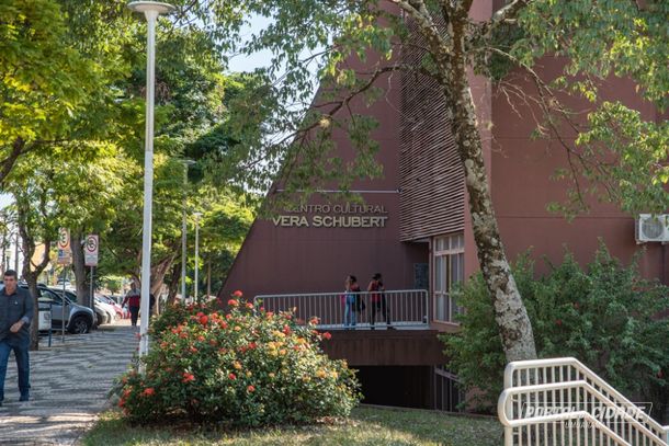 Durante todo o mês de junho, o palco do teatro do Centro Cultural Vera Schubert terá diversas apresentações