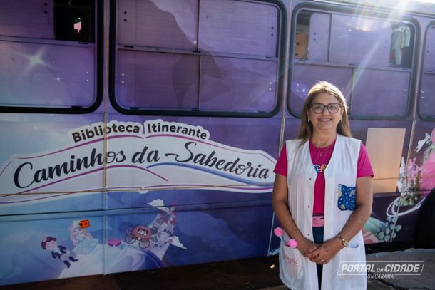 A professora e escritora Ângela Russi coordena o Programa Biblioteca Itinerante desde 2011 em Umuarama