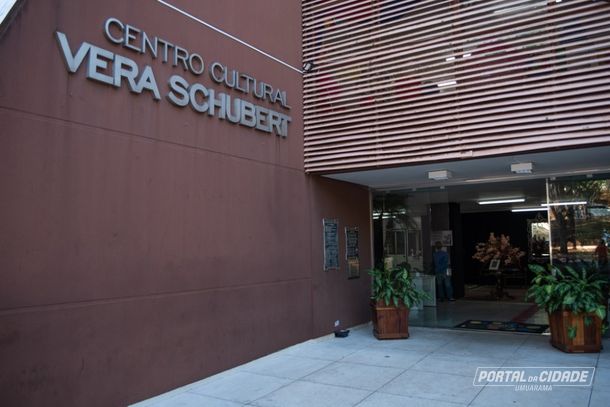 O Centro Cultural Vera Schubert de Umuarama fica localizado na avenida Rio Branco, 3633