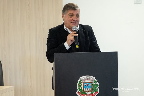 Celso Pozzobom teve “férias” curtas e está novamente à frente da Prefeitura de Umuarama