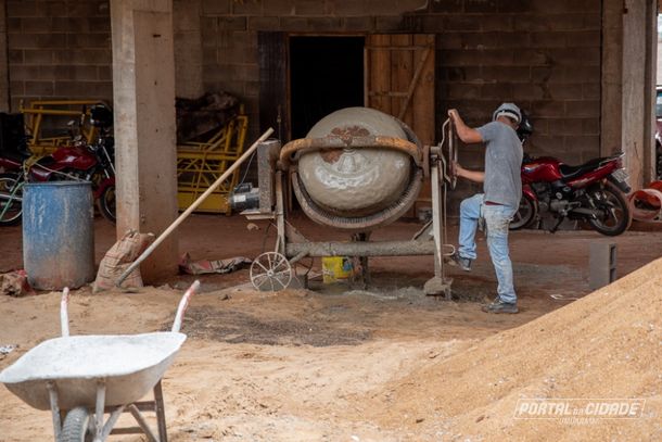 Os jovens na faixa etária de 18 a 24 anos com ensino médio completo foram os que mais conseguiram oportunidades de trabalho na cidade no mês de maio