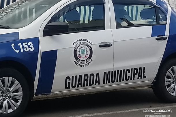 Guardas foram agredidos com pedras e peda&ccedil;os de madeira