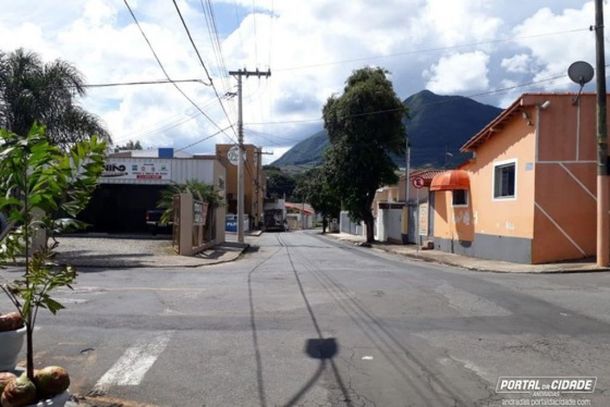 Quem passar pela Rua Jo&atilde;o Teodoro de Oliveira deve ter aten&ccedil;&atilde;o