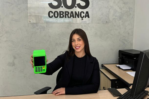 Vit&oacute;ria Carolina Gardino, integrante da equipe S.O.S Cobran&ccedil;a