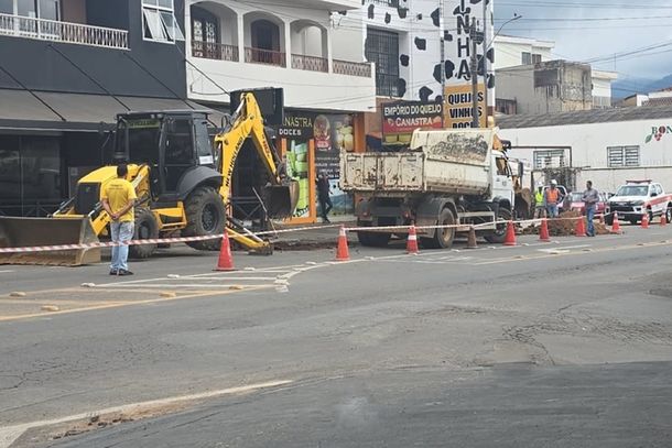 Avenida Ricarti Teixeira é parcialmente interditada para manutenção em Andradas