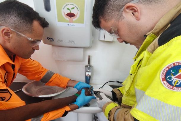 Corpo de Bombeiros realiza corte de anel em paciente na Santa Casa de Andradas