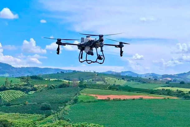 Sindicato firma parceria para pulverização agrícola com drones em Andradas