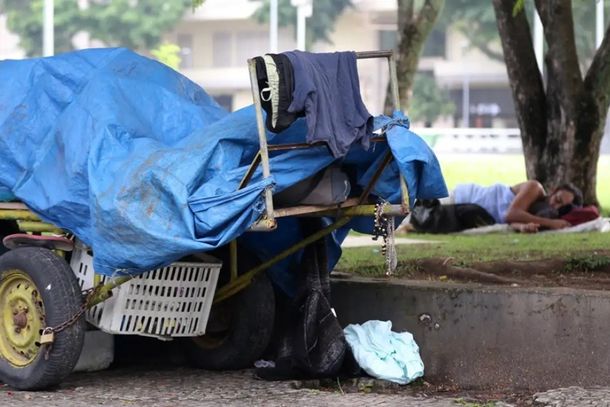 Número de pessoas em situação de rua cresce no Brasil e em Minas Gerais, aponta levantamento da UFMG