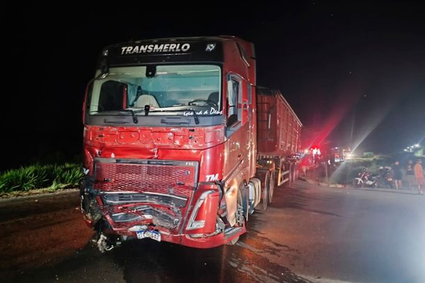 Colisão frontal deixa dois mortos na BR-459