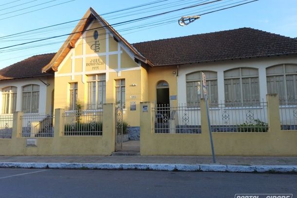 Escolas de Andradas retomam aulas nesta quarta-feira