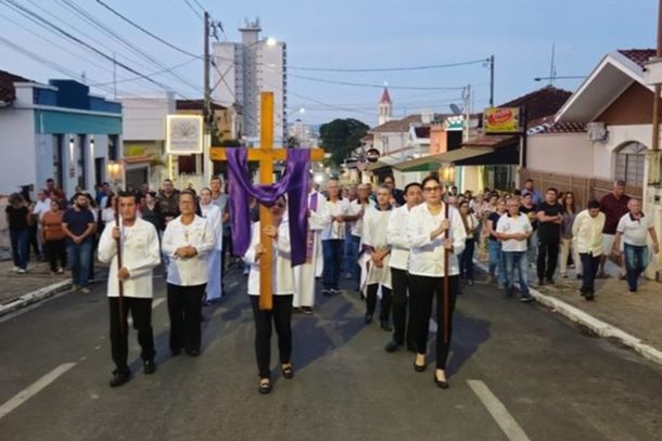 Via-Sacra Meditada reúne fiéis em Andradas