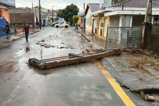 São João da Boa Vista registra alagamentos após forte chuva e transbordamento de córrego