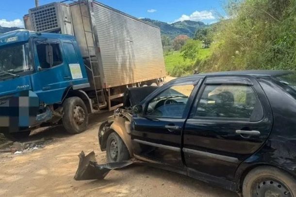 Acidente entre carro e caminhão deixa um ferido em Andradas