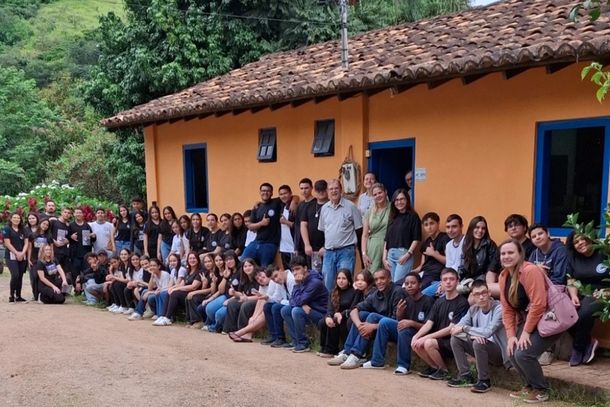Visita escolar à vinícola em Andradas