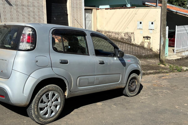 Polícia Militar recupera carro furtado e prende suspeito por receptação em Andradas