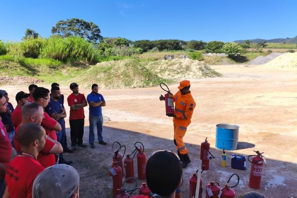 Bombeiros capacitam brigadistas em Andradas