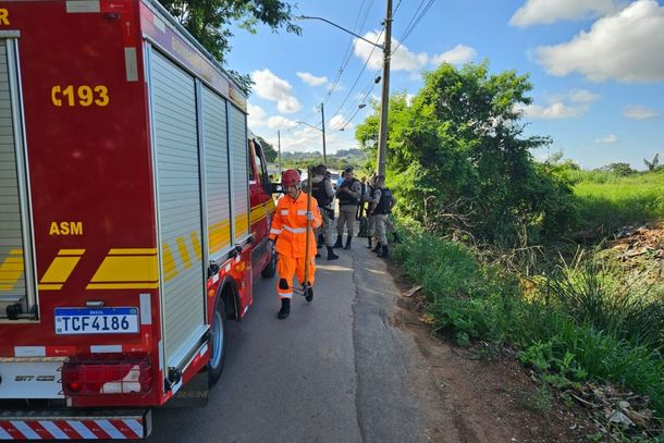 Corpo carbonizado é encontrado às margens de rio em Pouso Alegre