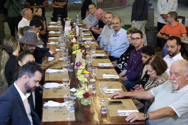 Governador cumpre agenda e inaugura quadra em Andradas