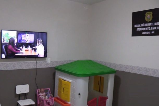 Lei prioriza servidoras no atendimento a mulheres vítimas de violência em Minas